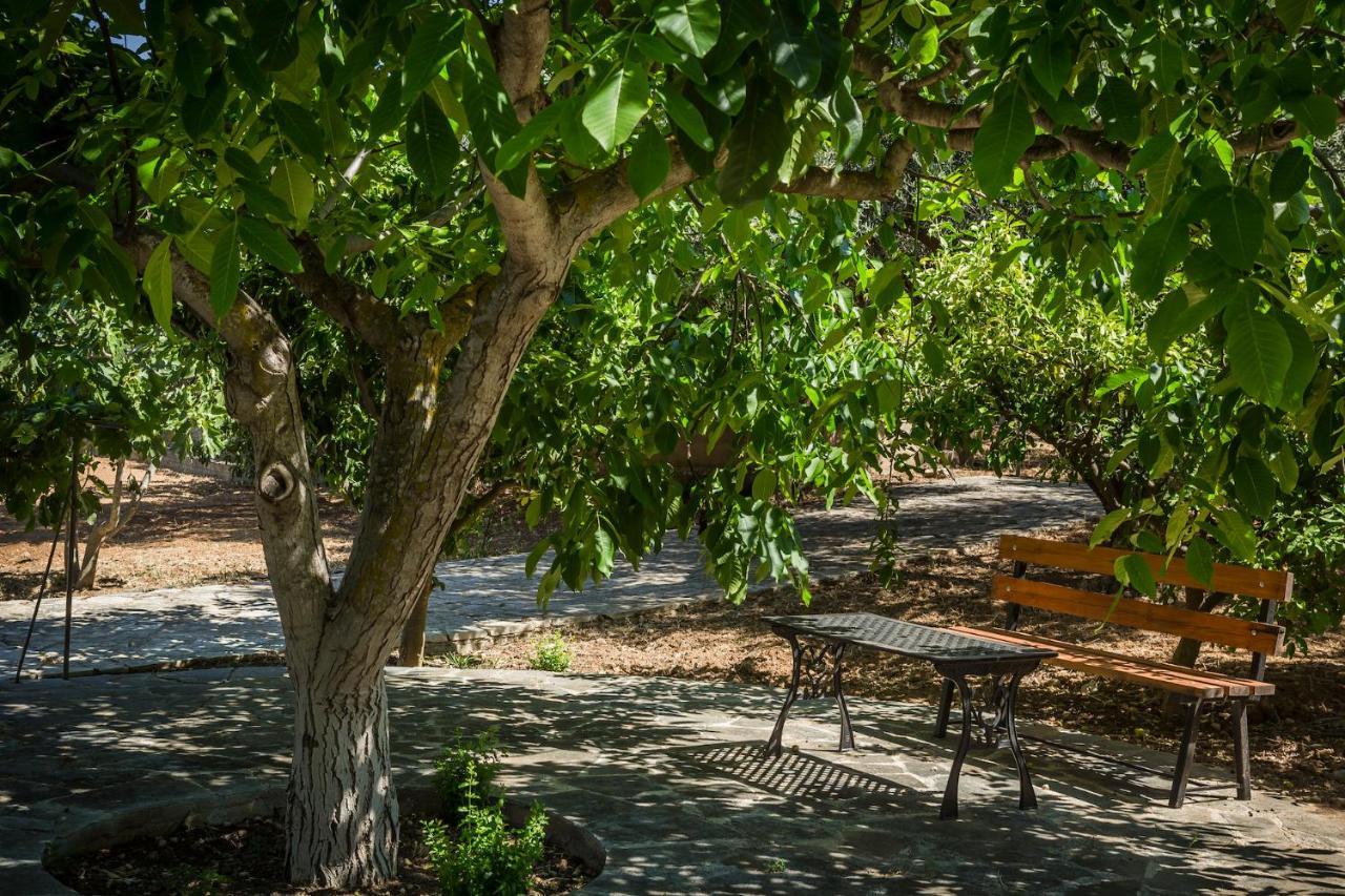 Ploes Luxury Cottages Pesádha Exteriör bild