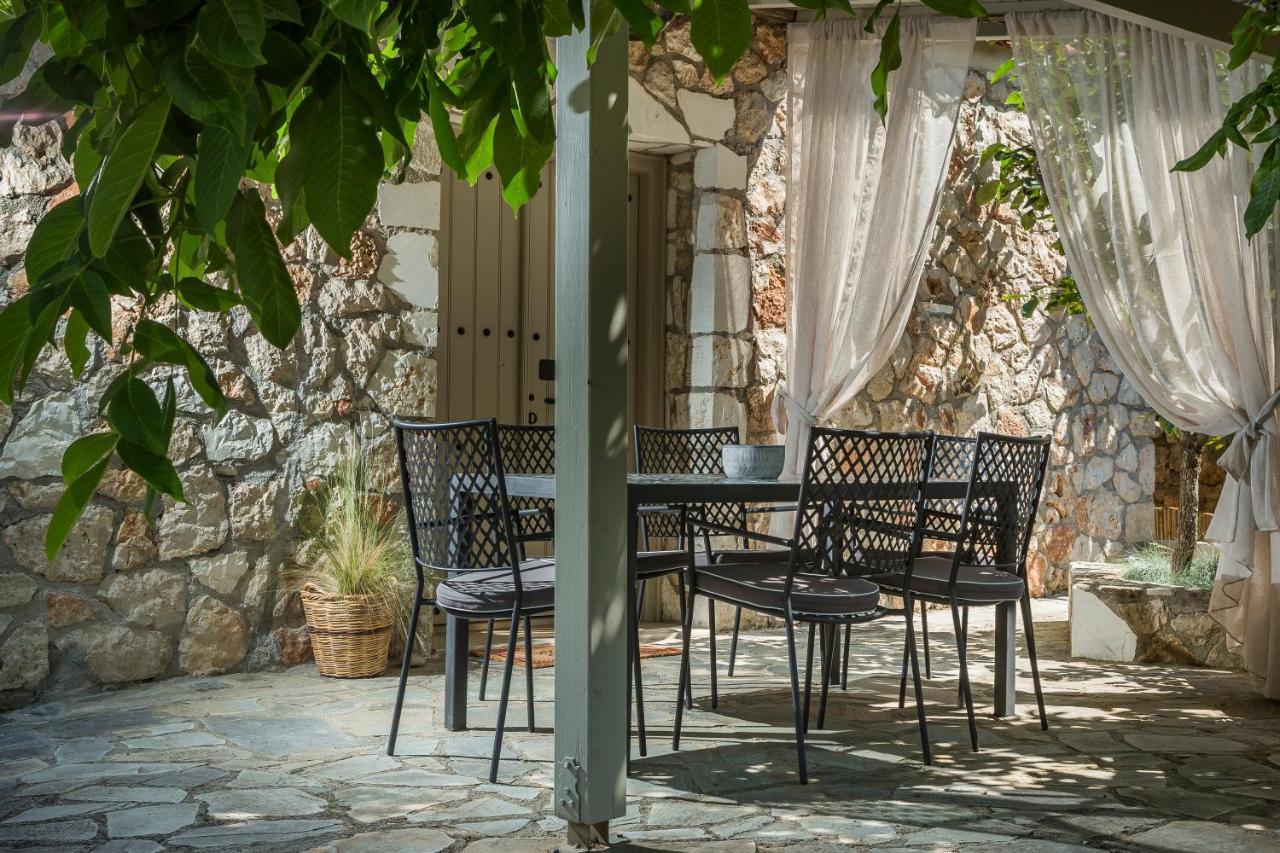 Ploes Luxury Cottages Pesádha Exteriör bild